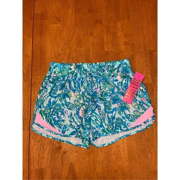 NWT Lilly Pulitzer Luxletic Ocean Trail Short Surf Blue Coral Of The Story 2XS - Picture 2 of 6